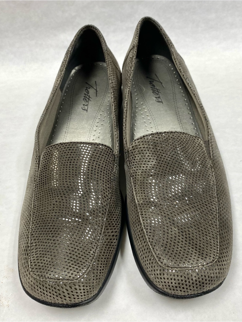 Trotters Jenn Mini Dots Women’s Size 8.5 N Gray Perforated Slip-On Loafers